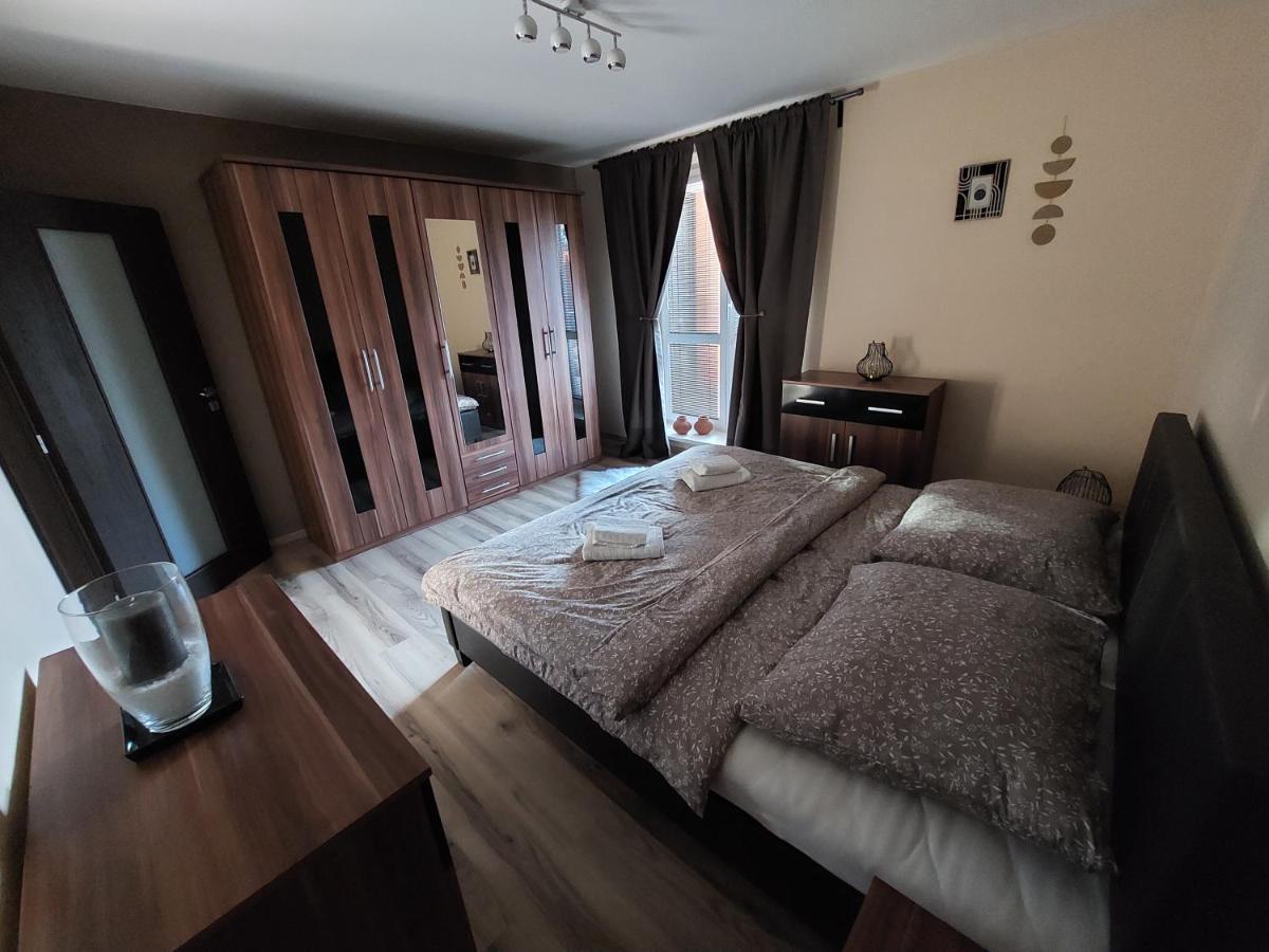 Frastak Apartment Хлоховец Екстериор снимка