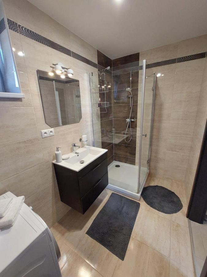 Frastak Apartment Хлоховец Екстериор снимка